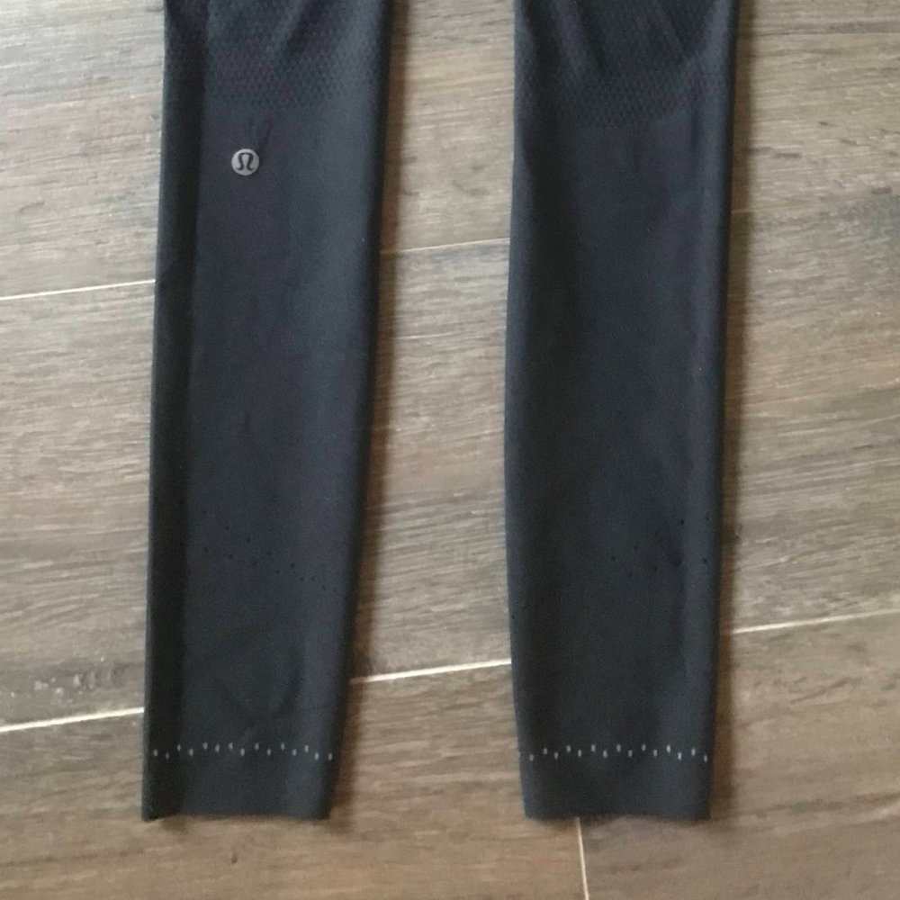 Lululemon In Focus Run Tight - Picture 3 of 6